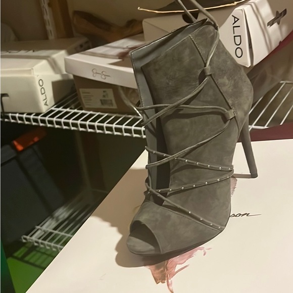 Gray suede Jessica Simpson peep toe boot - Picture 2 of 5